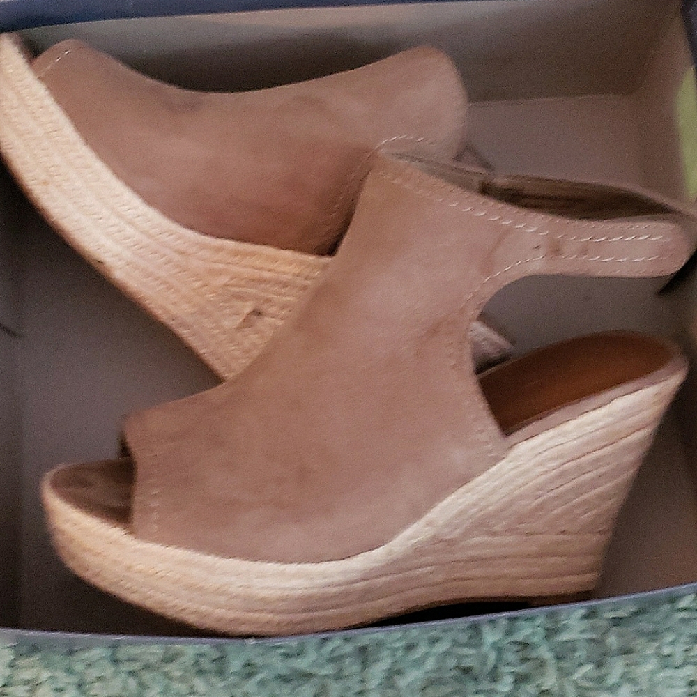 Universal Thread sandals